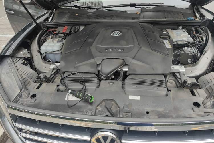 Used Volkswagen Touareg 2019 3.0 TSI RuiFeng Edition China V Standard Engine Bay