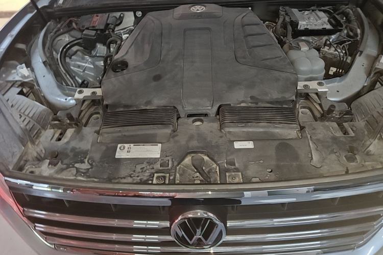 Used Volkswagen Touareg 2019 2.0 TSI Ruiyi Edition China V Standard Engine Bay