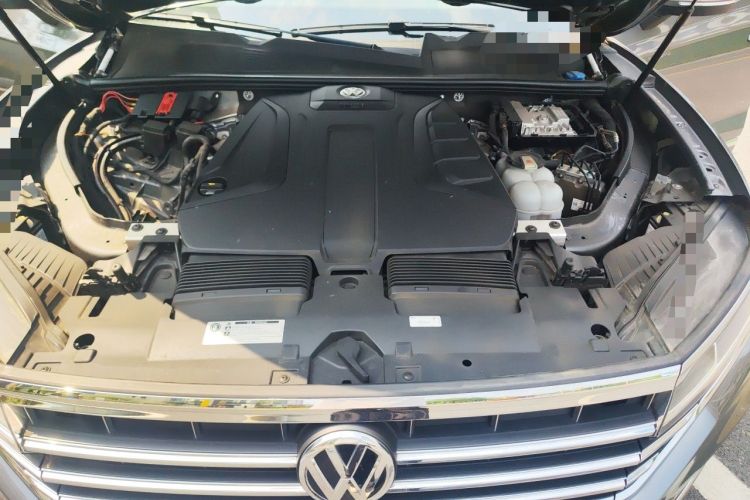 Used Volkswagen Touareg 2019 2.0TSI Ruiyi Edition China VI Standard Engine Bay