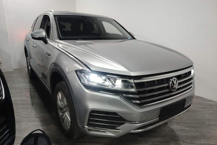 Used Volkswagen Touareg 2019 2.0 TSI Ruiyi Edition China V Standard Front Right 45 Deg
