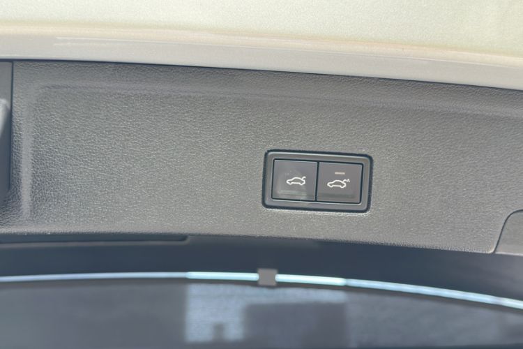 Used Volkswagen Touareg 2019 2.0 TSI Ruiyi Edition China V Standard Interior 1