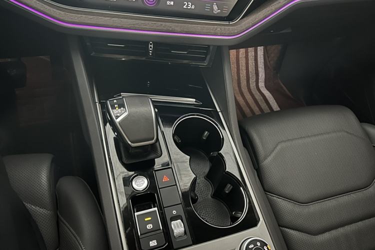 Used Volkswagen Touareg 2019 2.0 TSI Ruiyi Edition China V Standard Interior 3