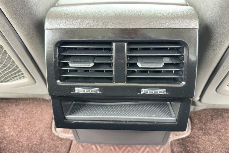 Used Volkswagen Touareg 2019 2.0 TSI Ruiyi Edition China V Standard Interior 4