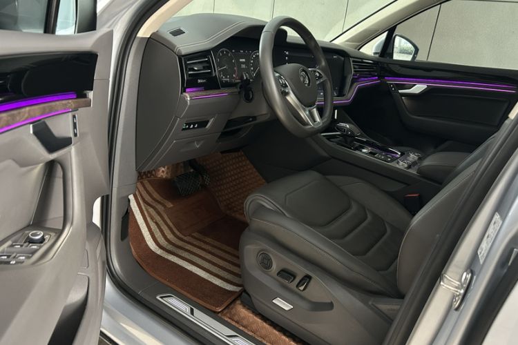 Used Volkswagen Touareg 2019 2.0 TSI Ruiyi Edition China V Standard Interior 4