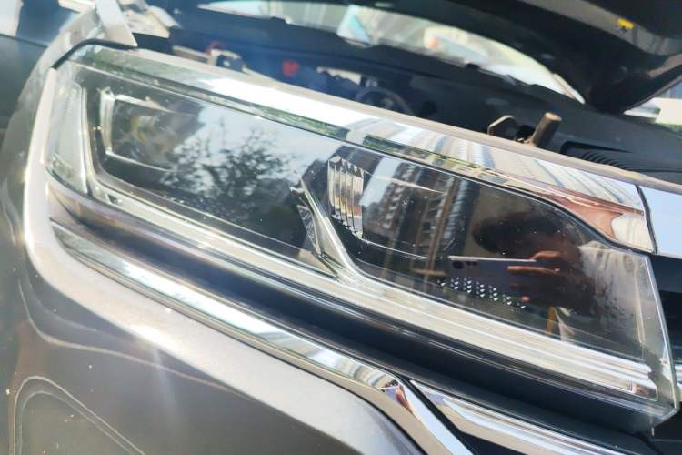 Used Volkswagen Touareg 2019 2.0TSI Ruiyi Edition China VI Standard Right Front Headlight
