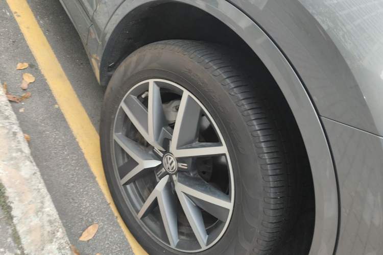 Used Volkswagen Touareg 2019 3.0 TSI RuiFeng Edition China V Standard Right Front Wheel Hub