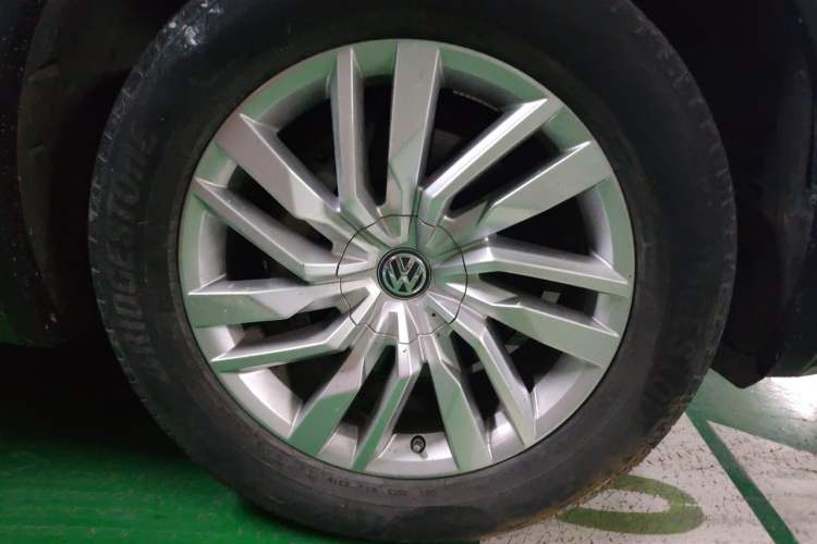 Used Volkswagen Touareg 2019 2.0TSI Ruiyi Edition China VI Standard Right Front Wheel Hub