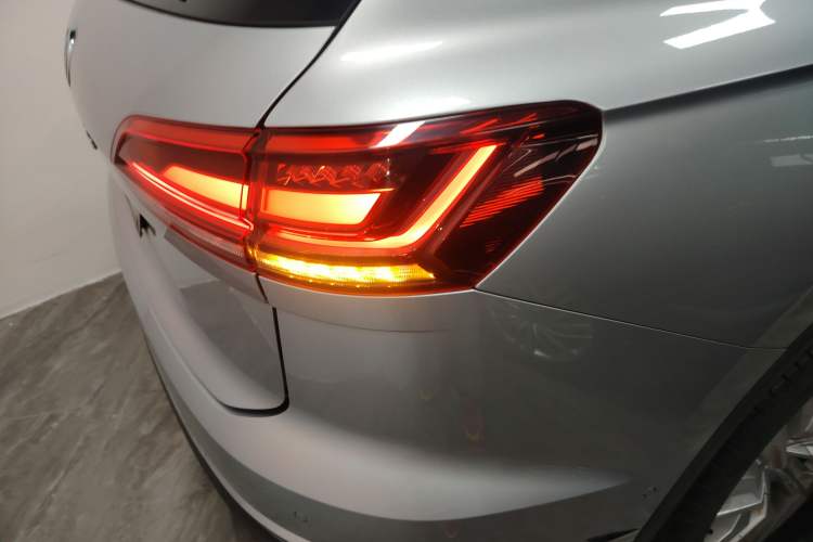 Used Volkswagen Touareg 2019 2.0 TSI Ruiyi Edition China V Standard Right Rear Taillight