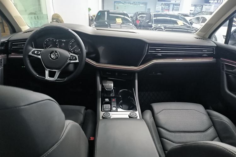Used Volkswagen Touareg 2019 3.0 TSI RuiFeng Edition China V Standard Center Console