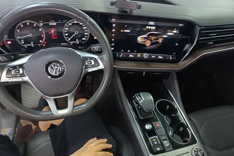 Used Volkswagen Touareg 2019 2.0 TSI Ruiyi Edition China V Standard Center Console