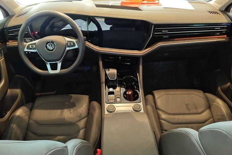 Used Volkswagen Touareg 2019 3.0 TSI RuiFeng Edition China V Standard Center Console