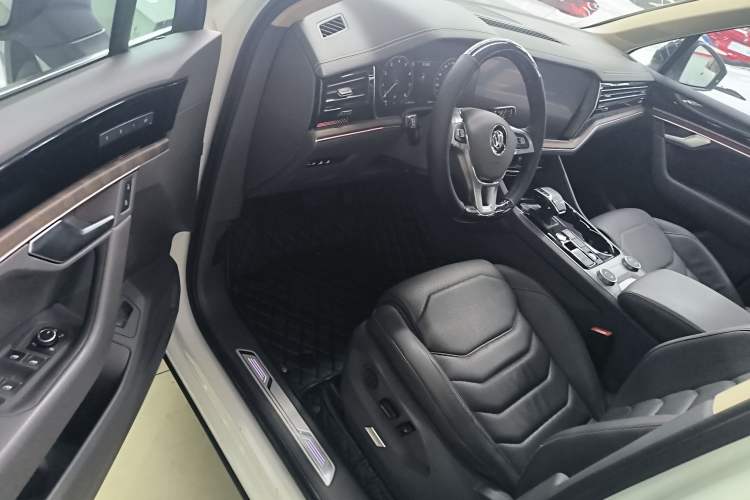 Used Volkswagen Touareg 2019 3.0 TSI RuiFeng Edition China V Standard Driver Seat