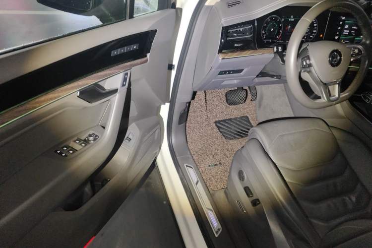 Used Volkswagen Touareg 2019 2.0 TSI Ruiyi Edition China V Standard Driver Seat