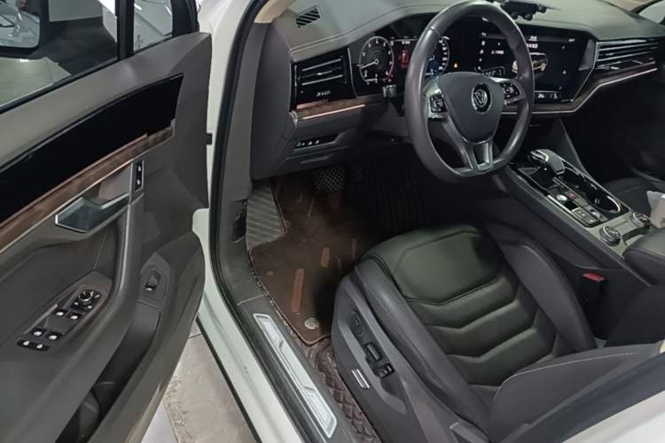 Used Volkswagen Touareg 2019 2.0 TSI Ruiyi Edition China V Standard Driver Seat