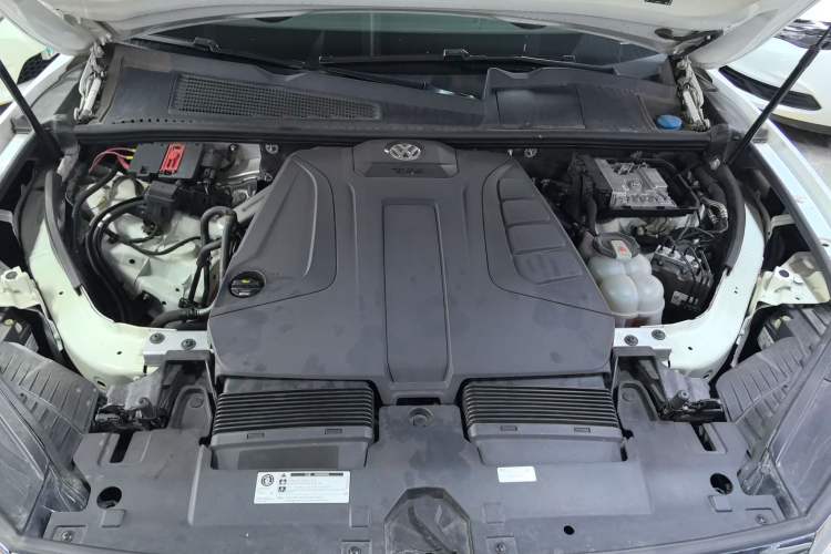 Used Volkswagen Touareg 2019 2.0 TSI Ruiyi Edition China V Standard Engine Bay