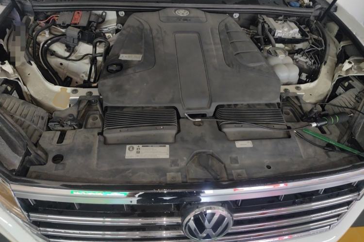 Used Volkswagen Touareg 2019 2.0 TSI Ruiyi Edition China V Standard Engine Bay