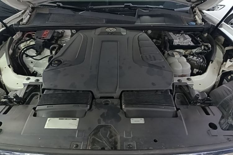 Used Volkswagen Touareg 2019 2.0 TSI Ruiyi Edition China V Standard Engine Bay