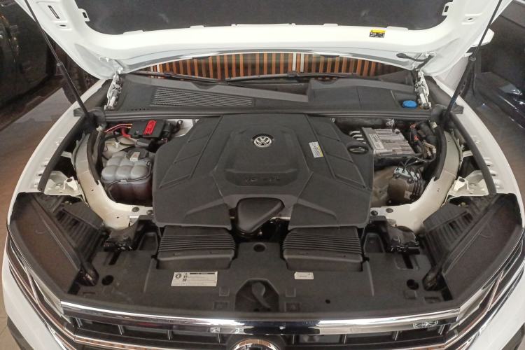 Used Volkswagen Touareg 2019 3.0 TSI Advanced Version China V Standard Engine Bay
