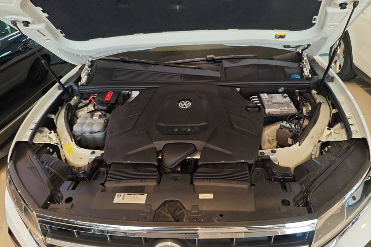 Used Volkswagen Touareg 2019 3.0 TSI RuiFeng Edition China V Standard Engine Bay