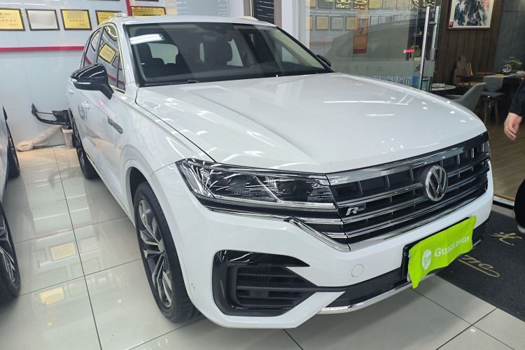 Used Volkswagen Touareg 2019 3.0 TSI RuiFeng Edition China V Standard Front Right 45 Deg