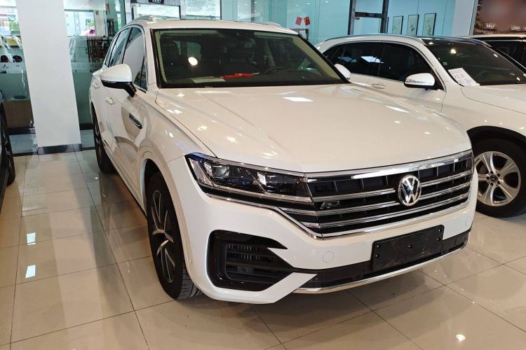 Used Volkswagen Touareg 2019 3.0 TSI RuiFeng Edition China V Standard Front Right 45 Deg