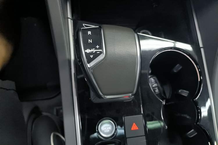 Used Volkswagen Touareg 2019 3.0 TSI RuiFeng Edition China V Standard Gear Lever