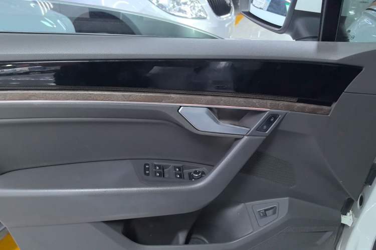 Used Volkswagen Touareg 2019 2.0 TSI Ruiyi Edition China V Standard Interior 1