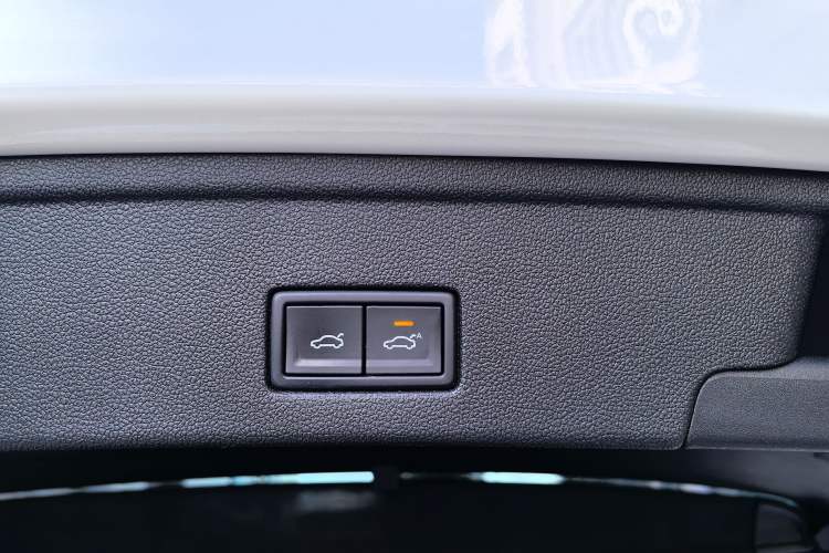 Used Volkswagen Touareg 2019 2.0 TSI Ruiyi Edition China V Standard Interior 1