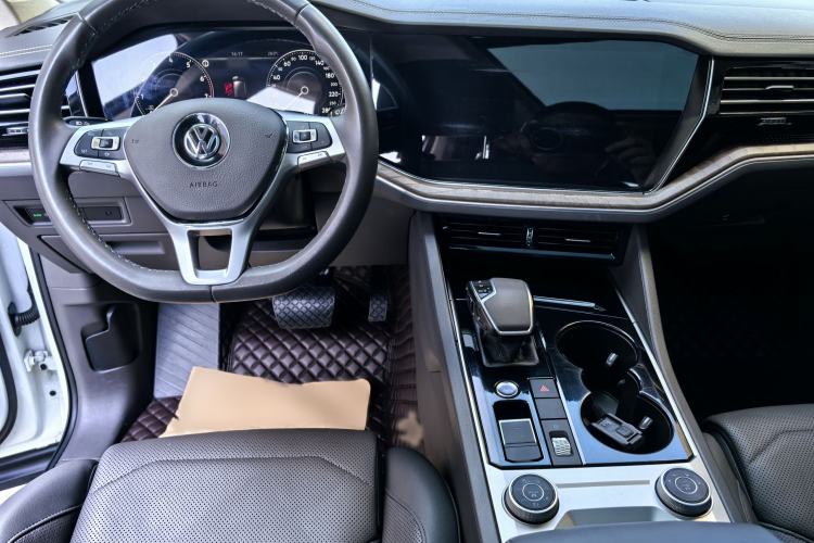 Used Volkswagen Touareg 2019 2.0 TSI Ruiyi Edition China V Standard Interior 3