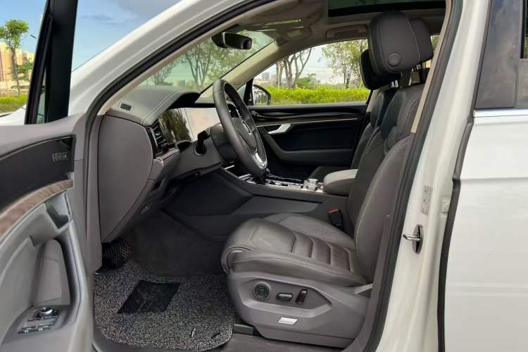 Used Volkswagen Touareg 2019 3.0 TSI RuiFeng Edition China V Standard Interior 3