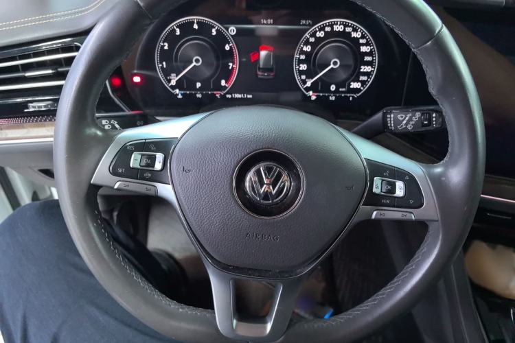 Used Volkswagen Touareg 2019 2.0 TSI Ruiyi Edition China V Standard Interior 4