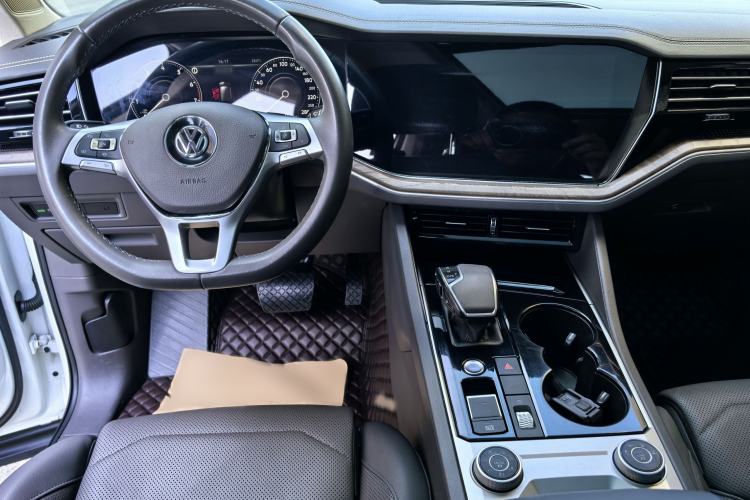 Used Volkswagen Touareg 2019 2.0 TSI Ruiyi Edition China V Standard Interior 4