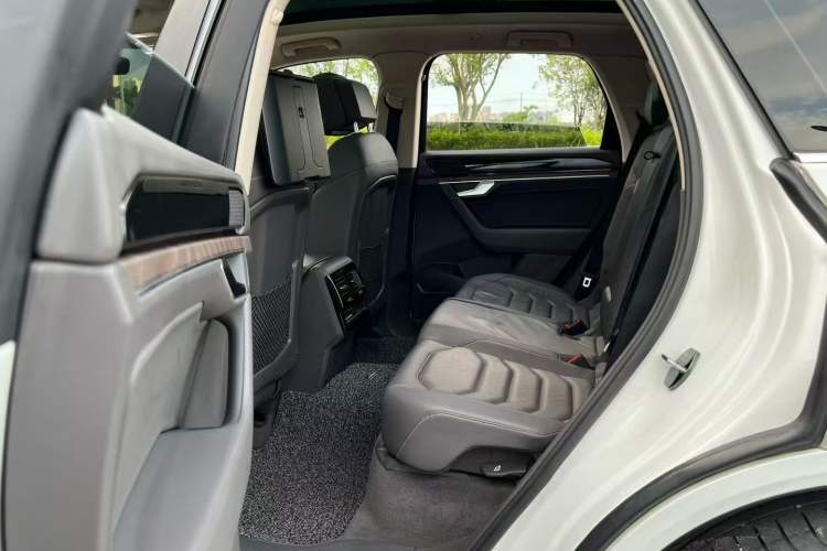 Used Volkswagen Touareg 2019 3.0 TSI RuiFeng Edition China V Standard Interior 4
