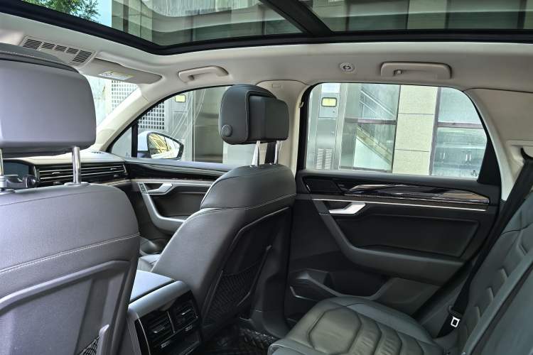 Used Volkswagen Touareg 2019 2.0 TSI Ruiyi Edition China V Standard Interior 5