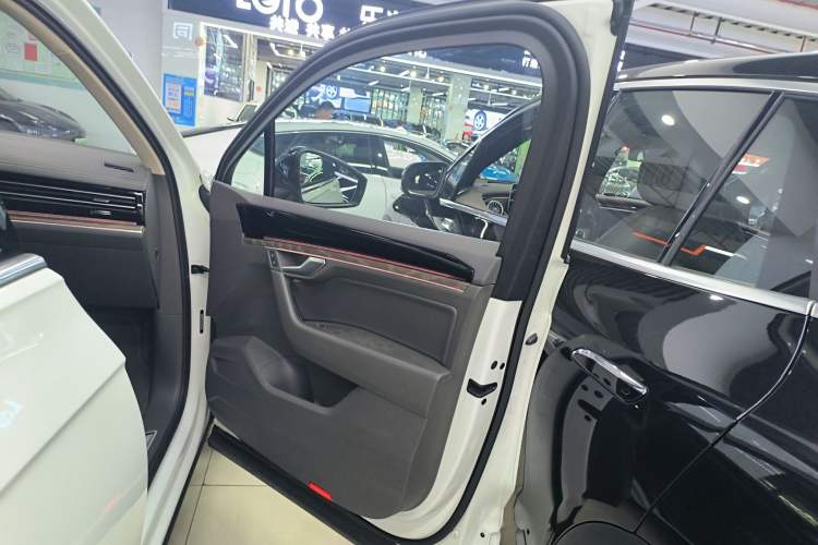 Used Volkswagen Touareg 2019 3.0 TSI RuiFeng Edition China V Standard Interior 5