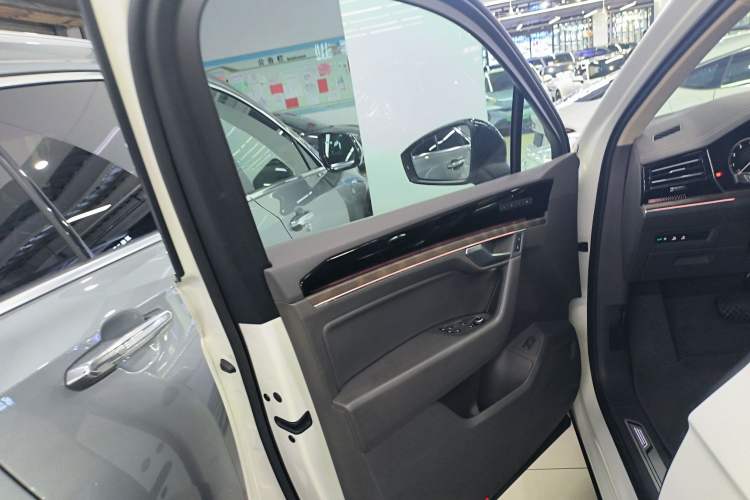 Used Volkswagen Touareg 2019 3.0 TSI RuiFeng Edition China V Standard Interior 7