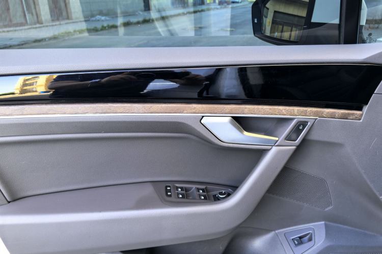 Used Volkswagen Touareg 2019 2.0 TSI Ruiyi Edition China V Standard Interior 8