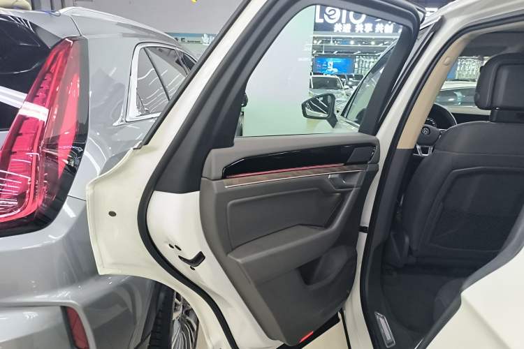 Used Volkswagen Touareg 2019 3.0 TSI RuiFeng Edition China V Standard Interior 8