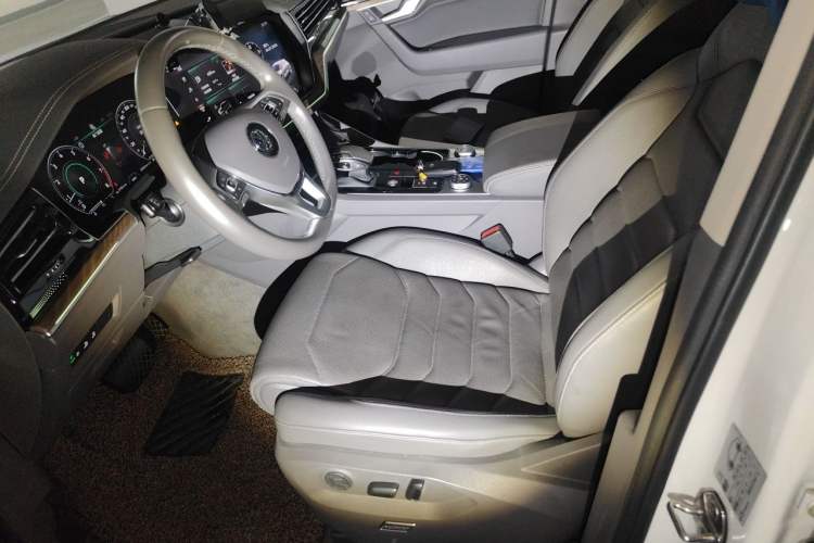 Used Volkswagen Touareg 2019 2.0 TSI Ruiyi Edition China V Standard Left Front Seat