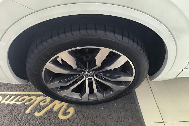 Used Volkswagen Touareg 2019 3.0 TSI RuiFeng Edition China V Standard Left Front Wheel Hub