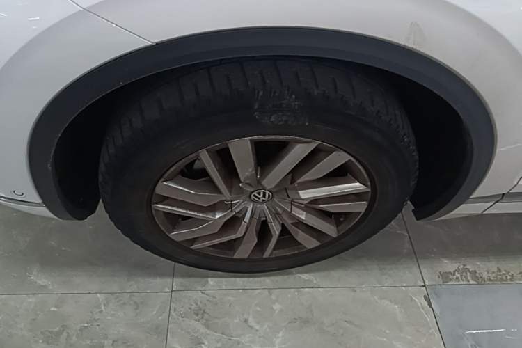 Used Volkswagen Touareg 2019 2.0 TSI Ruiyi Edition China V Standard Left Front Wheel Hub