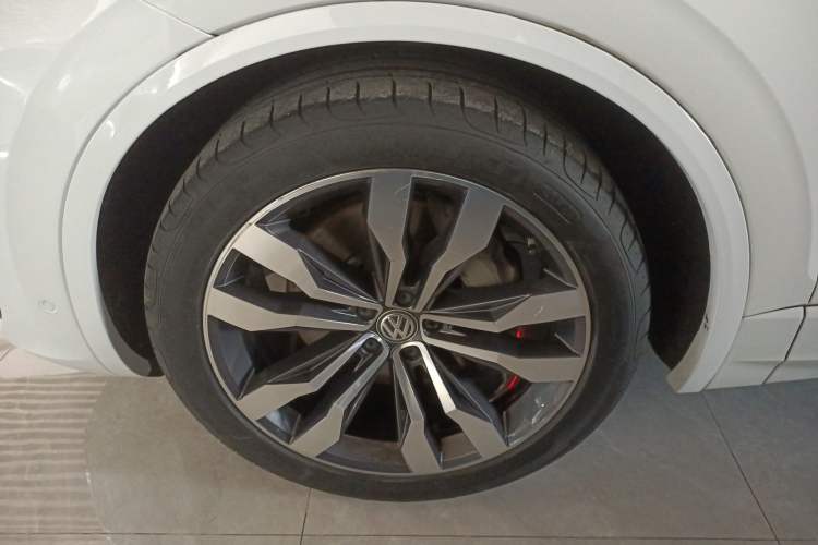 Used Volkswagen Touareg 2019 3.0 TSI Advanced Version China V Standard Left Front Wheel Hub