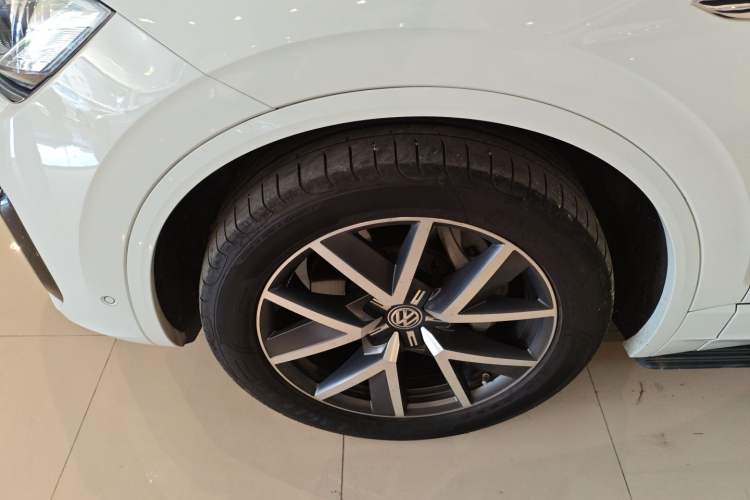 Used Volkswagen Touareg 2019 3.0 TSI RuiFeng Edition China V Standard Left Front Wheel Hub