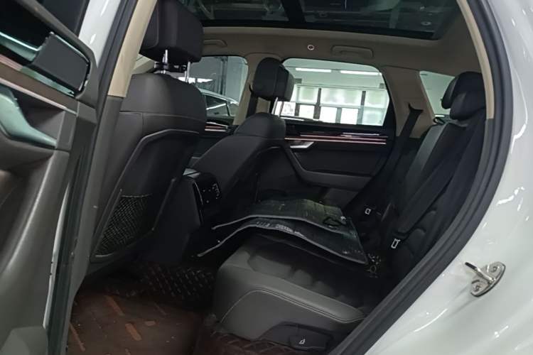 Used Volkswagen Touareg 2019 2.0 TSI Ruiyi Edition China V Standard Left Rear Seat