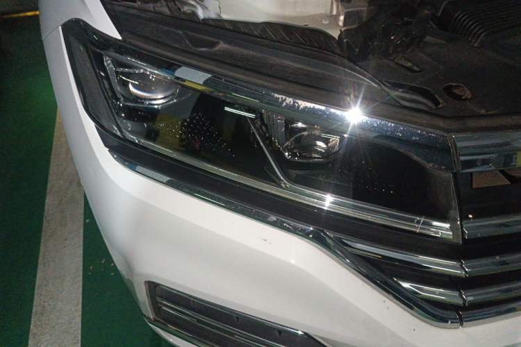 Used Volkswagen Touareg 2019 2.0 TSI Ruiyi Edition China V Standard Right Front Headlight
