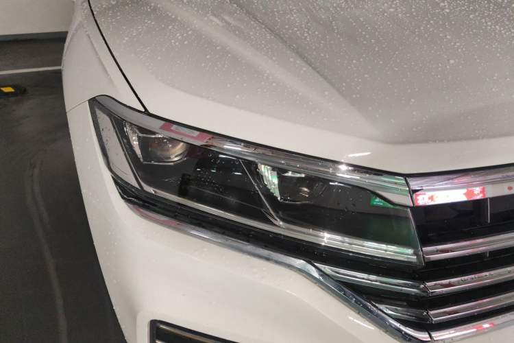 Used Volkswagen Touareg 2019 2.0 TSI Ruiyi Edition China V Standard Right Front Headlight
