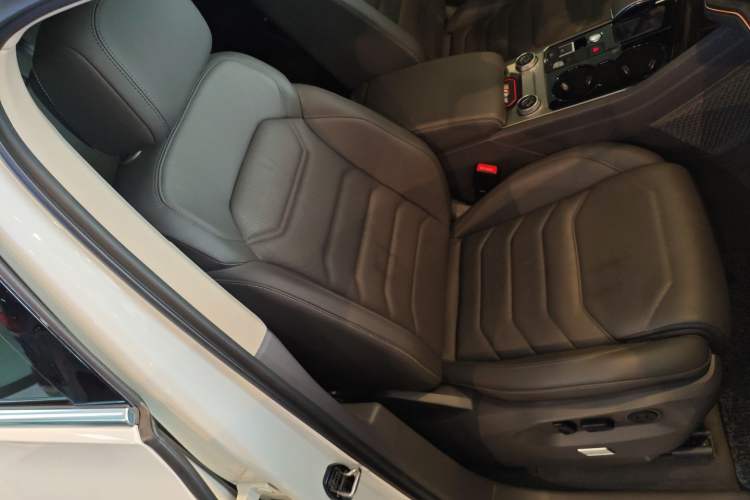 Used Volkswagen Touareg 2019 3.0 TSI RuiFeng Edition China V Standard Right Front Seat