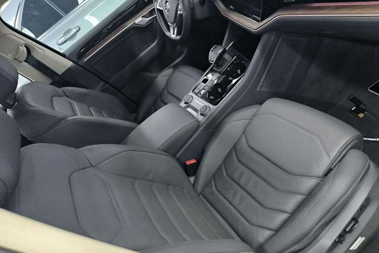 Used Volkswagen Touareg 2019 3.0 TSI RuiFeng Edition China V Standard Right Front Seat