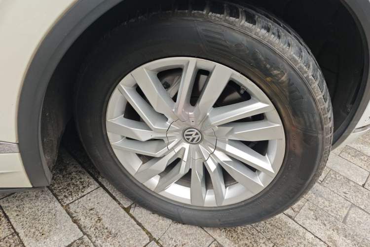 Used Volkswagen Touareg 2019 2.0 TSI Ruiyi Edition China V Standard Right Front Wheel Hub