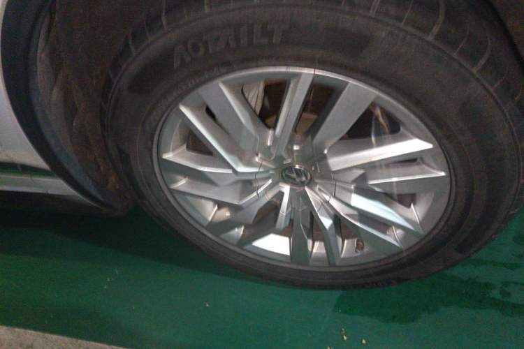 Used Volkswagen Touareg 2019 2.0 TSI Ruiyi Edition China V Standard Right Front Wheel Hub